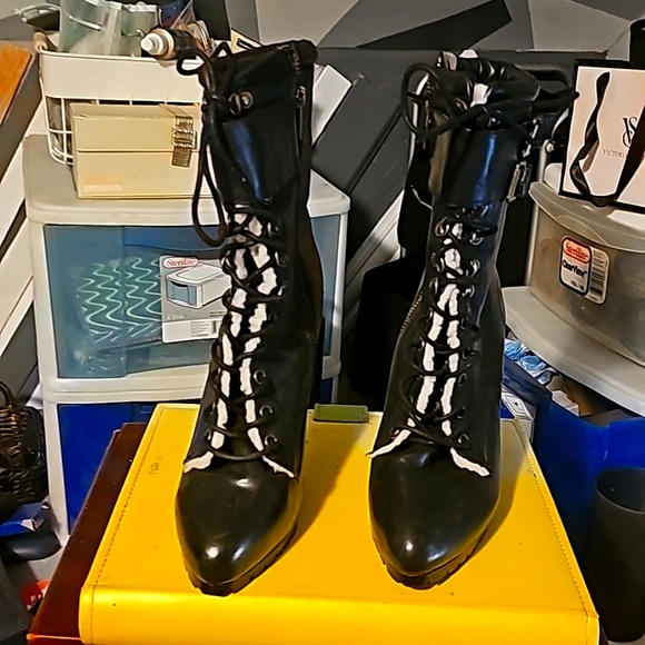 New Designer Aldo Stallion High Heel Combat Boots, Sz 8, Black Genuine Leather - Picture 2 of 12